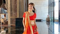 Penampilan Farah Quinn dengan Saree khas India. (Dok. Instagram/farahquinnofficial)