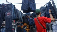 Pemindahan PKL Pasar Senen ke Pasar Baru itu karena sebelumnya puluhan pedagang Pasar Senen sudah menempati tempat baru itu pasca kebakaran hebat tahun 2017 lalu.