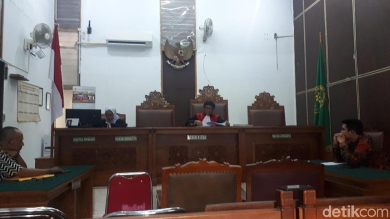 Hakim Tolak Praperadilan Tersangka Suap Impor Bawang Putih Hakim Tolak Praperadilan Tersangka Suap Impor Bawang Putih