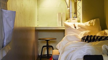 Desain tempat tidurnya yang meski sempit, terlihat cukup nyaman. Foto: Ikea
