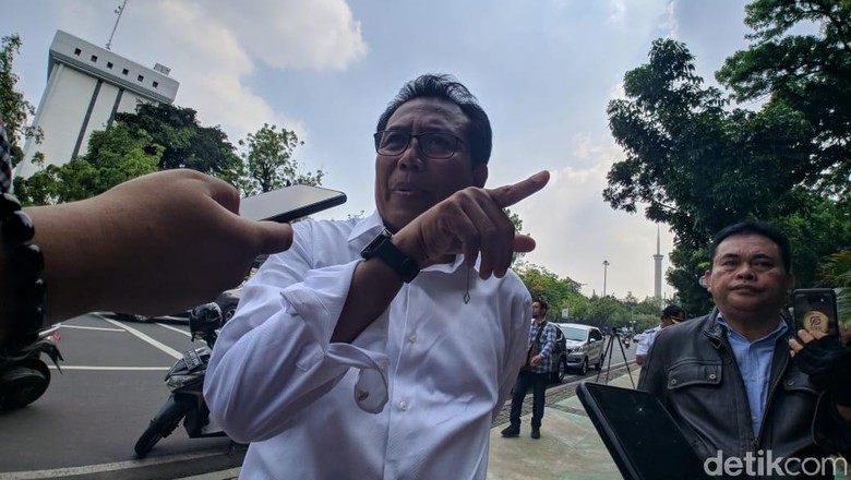 Jubir Jokowi Tiba-tiba ke Lokasi Ledakan di Monas: Istana Aman Jubir Jokowi Tiba-tiba ke Lokasi Ledakan di Monas: Istana Aman