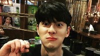 Pose imut saat makan buah mentimun ini juga diabadikan dan diunggah di laman instagram pribadinya dengan akun bernama @chaincha_715. Foto: Instagram @chainha_715