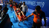 Pertandingan final bulutangkis beregu digelar di Muntinlupa Sports Complex, Selasa (3/12). Indonesia memulai dari posisi tertinggal setelah Gregoria Mariska Tunjung yang diganggu cedera, kalah 13-21, 21-12, dan 14-21 dari Ratchanok Intanon.