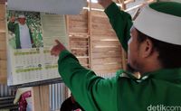 Pemimpin Khilafatul Muslimin dalam kalender.