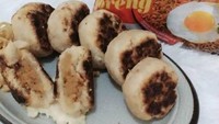 Makanan tradisional pun ikut dikreasikan dengan mie instan. Lihat saja penampakan bakpao yang diberi isian mie instan goreng. Foto: istimewa