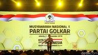 Jokowi menyampaikan sambutan dalam pembukaan Munas Golkar.