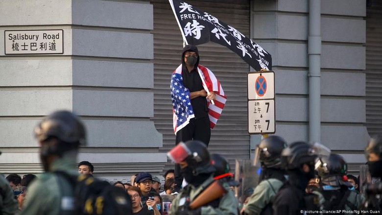 China Ancam Jatuhkan Sanksi ke AS Terkait UU Hong Kong yang Diteken Trump China Ancam Jatuhkan Sanksi ke AS Terkait UU Hong Kong yang Diteken Trump