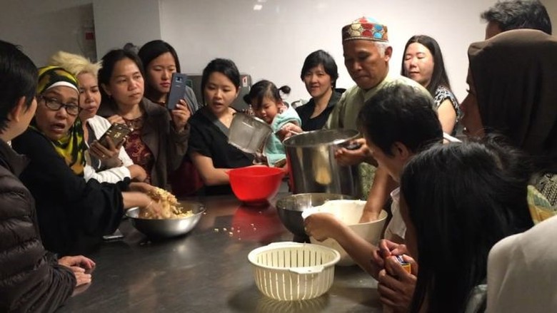 Puji Rahayu Bantu Obati Rasa Kangen Tempe Lewat Kursus Gratis di Sydney Puji Rahayu Bantu Obati Rasa Kangen Tempe Lewat Kursus Gratis di Sydney