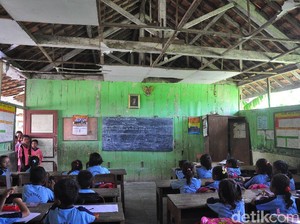 Miris! Siswa SD Negeri Grobogan Belajar di Ruang Kelas yang Nyaris Ambruk