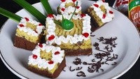 Kreatifitas memang tak ada batasnya, tapi nggak gini juga kali. Kue lapis ini terbuat dari mie yang direbus lalu disajikan dengan lapisan cake cokelat dan topping whipping cream. Foto: istimewa