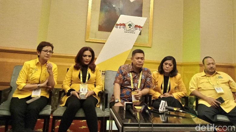 Meutya Hafid Sebut Para Caketum Golkar Mundur Tanpa Paksaan Meutya Hafid Sebut Para Caketum Golkar Mundur Tanpa Paksaan