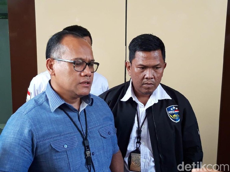 18 Hacker Pembobol Kartu Kredit WNA Diamankan di Surabaya 18 Hacker Pembobol Kartu Kredit WNA Diamankan di Surabaya