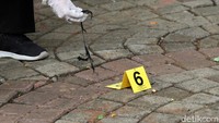 Sejumlah bukti ledakan telah dikumpulkan dari lokasi ledakan.