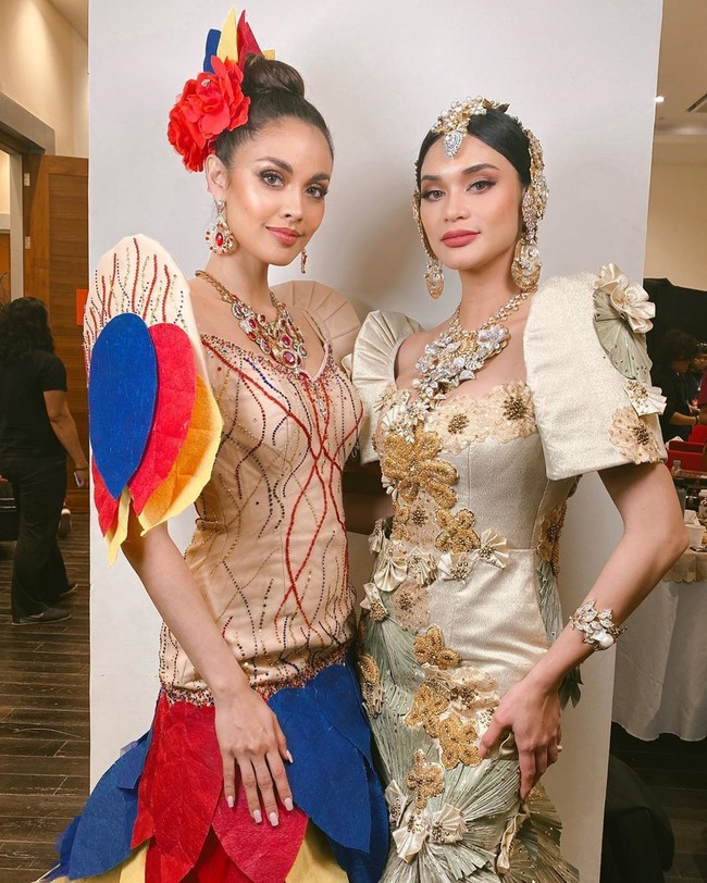 Wanita 29 tahun ini mengenakan gaun rancangan desainer Filipina, Eric Pineda. Gaun berwarna nude dengan aksen payet tersebut diberi hiasan Kiping pada bagian lengan dan hem bawah. Foto: Instagram/@meganbata