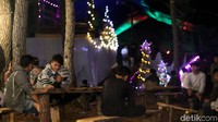 Destinasi baru ini cukup ngehits di kalangan anak muda Mamasa. Banyak dari mereka yang datang ke sini buat nongkrong-nongkrong. (Abdy Febriady/detikcom)