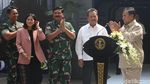 Gaya Prabowo Jajal Senjata di Pameran Alutsista Kemhan