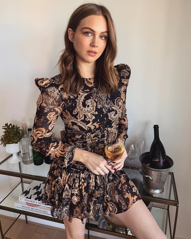 Wanita bermata abu-abu ini pun punya tubuh indah semampai. Apapun busana yang dipakainya terlihat cantik di dirinya. Foto: dok. Instagram