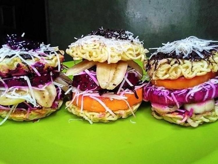 Kreasi Mie Instan Super Nyeleneh Ini Racikan Orang Indonesia