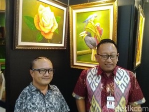Melihat Karya Indah Sabar Subadri, Pelukis Tanpa Tangan yang Mendunia
