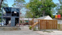 Tak ketinggalan, toilet di Pulau Lihaga begitu bersih dan nyaman. Tampak dari luar (sebelah kanan foto), bangunan toiletnya terlihat unik (Afif Farhan/detikcom)