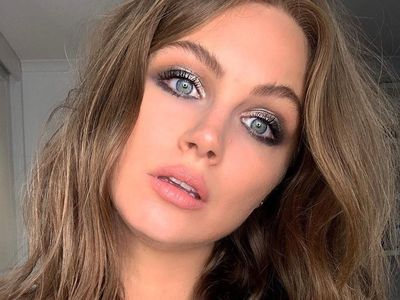 Foto: Ksenija Lukich, Model & Presenter Serbia yang Kecantikannya Bak Princess