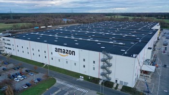 Ini adalah gudang Amazon di Brieselang, Jerman. Foto: Getty Images