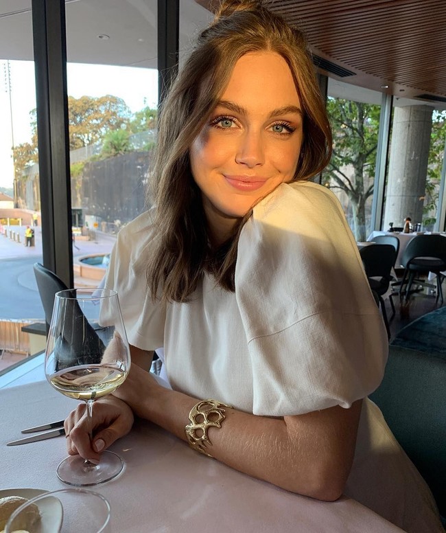 Kecantikannya itu tentu saja alami. Wanita 29 tahun itu tidak pernah mau menyentuh pisau bedah untuk operasi plastik. Foto: dok. Instagram