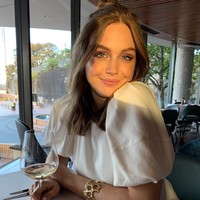 Kecantikannya itu tentu saja alami. Wanita 29 tahun itu tidak pernah mau menyentuh pisau bedah untuk operasi plastik. Foto: dok. Instagram