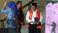 Sebelumnya, KPK menetapkan Supendi, Kepala Dinas PUPR Kabupaten Indramayu Omarsyah (OMS), dan Kepala Bidang Jalan Dinas PUPR Wempy Triyono (WT) sebagai tersangka kasus suap terkait proyek di Dinas PUPR.