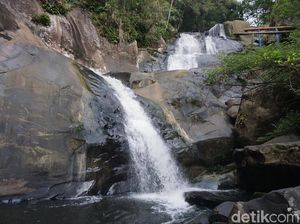 Foto: Air Terjun Cantik di Perbatasan Indonesia-Malaysia