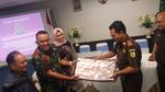 Penampakan Uang Nyaris Setinggi Patung Sudirman dari Koruptor Susuk KB