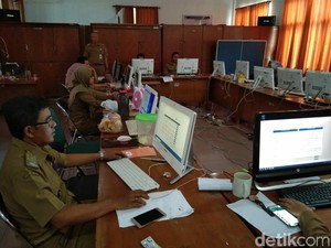 21 Ribu Warga Garut Melamar CPNS, Guru Paling Diminati