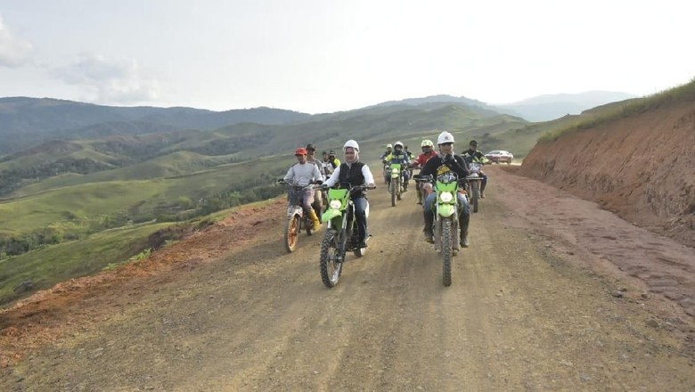 Dijajal Bupati Bermotor Trail, Ini Jalur Baru Wilayah Terisolir Seko Lutra Dijajal Bupati Bermotor Trail, Ini Jalur Baru Wilayah Terisolir Seko Lutra