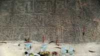 Mohammad Yamin pada tahun 1950 pernah melakukan pengkajian terhadap Prasasti Pasir Panjang dengan kesimpulan bahwa wilayah tempat prasasti tersebut merupakan kawasan yang telah lama dipijak oleh Kaki Sang Buddha Gautama.   Artinya masyarakat telah menerima ajaran-ajarannya Foto: Tim detikcom