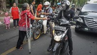 Kegiatan tersebut digelar untuk mengurangi stigma negatif penyintas disabilitas serta meningkatkan kesadaran masyarakat bahwa penyandang difabel mampu berbagi dengan sesama. Antara Foto/Mohammad Ayudha.