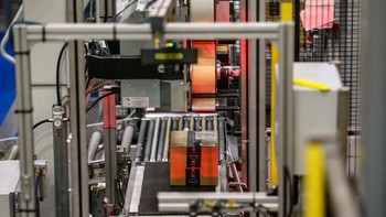 Mesin-mesin Amazon memudahkan arus barang. Foto: Getty Images