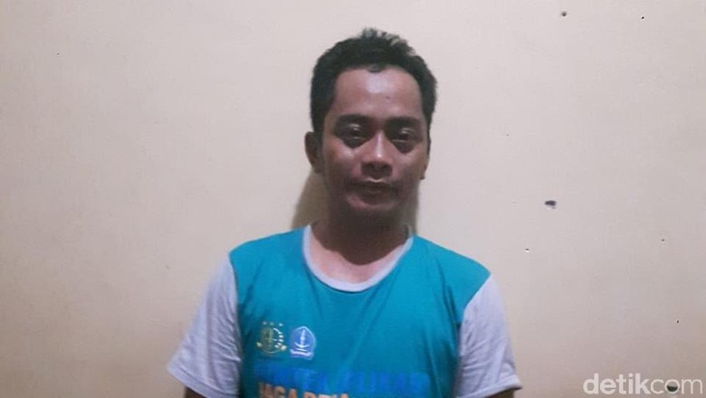 Sekdes di Sulsel Ditangkap Polisi karena Begal Payudara Mahasiswi Sekdes di Sulsel Ditangkap Polisi karena Begal Payudara Mahasiswi