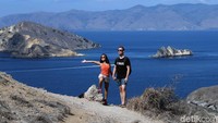 Dibutuhkan waktu kurang lebih 3 jam berlayar menuju Pulau Padar. Namun, meski butuh waktu yang cukup panjang, rasa lelah para wisatawan akan terbayar dengan panorama alam yang memukau yang disuguhkan dari pulau tersebut.