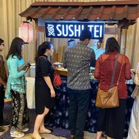 Lagi! Netizen Heboh Gubukan Kondangan Berupa Sushi Tei