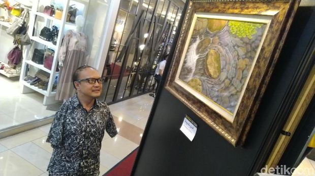 Melihat Karya Indah Sabar Subadri, Pelukis Tanpa Kaki yang Mendunia