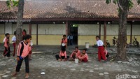 Korwilcam Dinas Pendidikan Pulokulon, Mudjiono mengaku sudah ada usulan anggaran kepada Dinas Pendidikan untuk perbaikan bangunan SDN 3 Pulokulon tersebut. Ia mengungkapkan, kerusakan ruang kelas SDN 3 Pulokulon itu terjadi sejak 2 tahun lalu. 