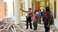 Bangunan yang runtuh berupa atap utama Masjid yang berbentuk limasan dengan ukuran sekitar 10 x 20 meter. Termasuk kubah Masjid juga runtuh dalam insiden tersebut.