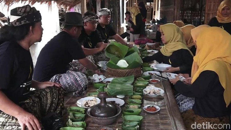 Warga Banyuwangi Gelar Pelatihan Olah Kuliner Ritual agar Tak Punah Warga Banyuwangi Gelar Pelatihan Olah Kuliner Ritual agar Tak Punah