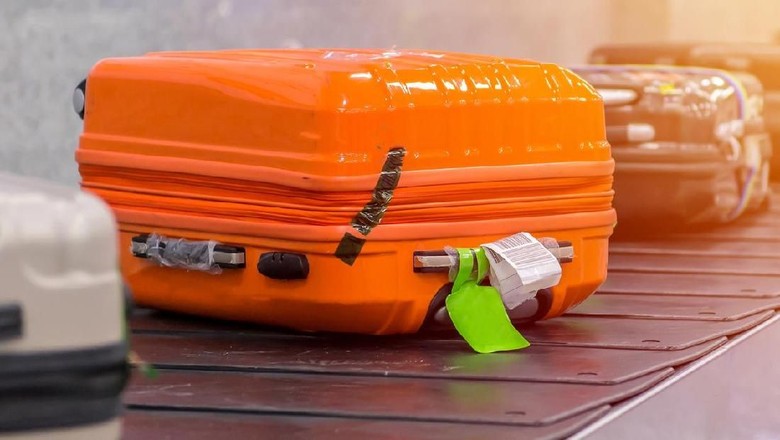 Suitcase or luggage with conveyor belt in the airport.