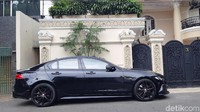 Total ada lima kendaraan yang belum melakukan pembayaran. Mobil-mobil mewah tersebut di antaranya  Ferrari 612 Scaglieti, 458, Land Rover, Toyota Vellfire, dan Jaguar 25 XT dengan nilai total pajak yang menunggak hingga Rp 350 juta.
