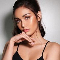 Salah satu di antara mereka adalah Megan Young, yang menjadi muse dan berjalan bersama delegasi dari Indonesia di pembukaan pesta olahraga terbesar se-Asia Tenggara tersebut. Foto: Instagram/@meganbata