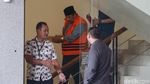 Tangan Diborgol, Carsa AS Tinggalkan Gedung KPK