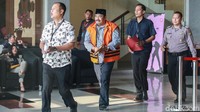 Sebelumnya, KPK menetapkan Supendi, Kepala Dinas PUPR Kabupaten Indramayu Omarsyah (OMS), dan Kepala Bidang Jalan Dinas PUPR Wempy Triyono (WT) sebagai tersangka kasus suap terkait proyek di Dinas PUPR.