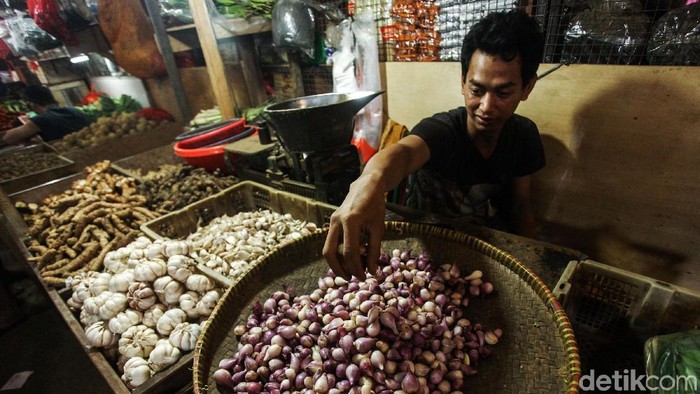 Badan Pusat Statistik mencatat angka inflasi selama November 2019 sebesar 0,14%. Kenaikan harga bawang ikut memicu inflasi sepanjang bulan ini.