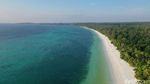Foto Drone Pantai Ngurbloat yang Airnya Jernih Banget